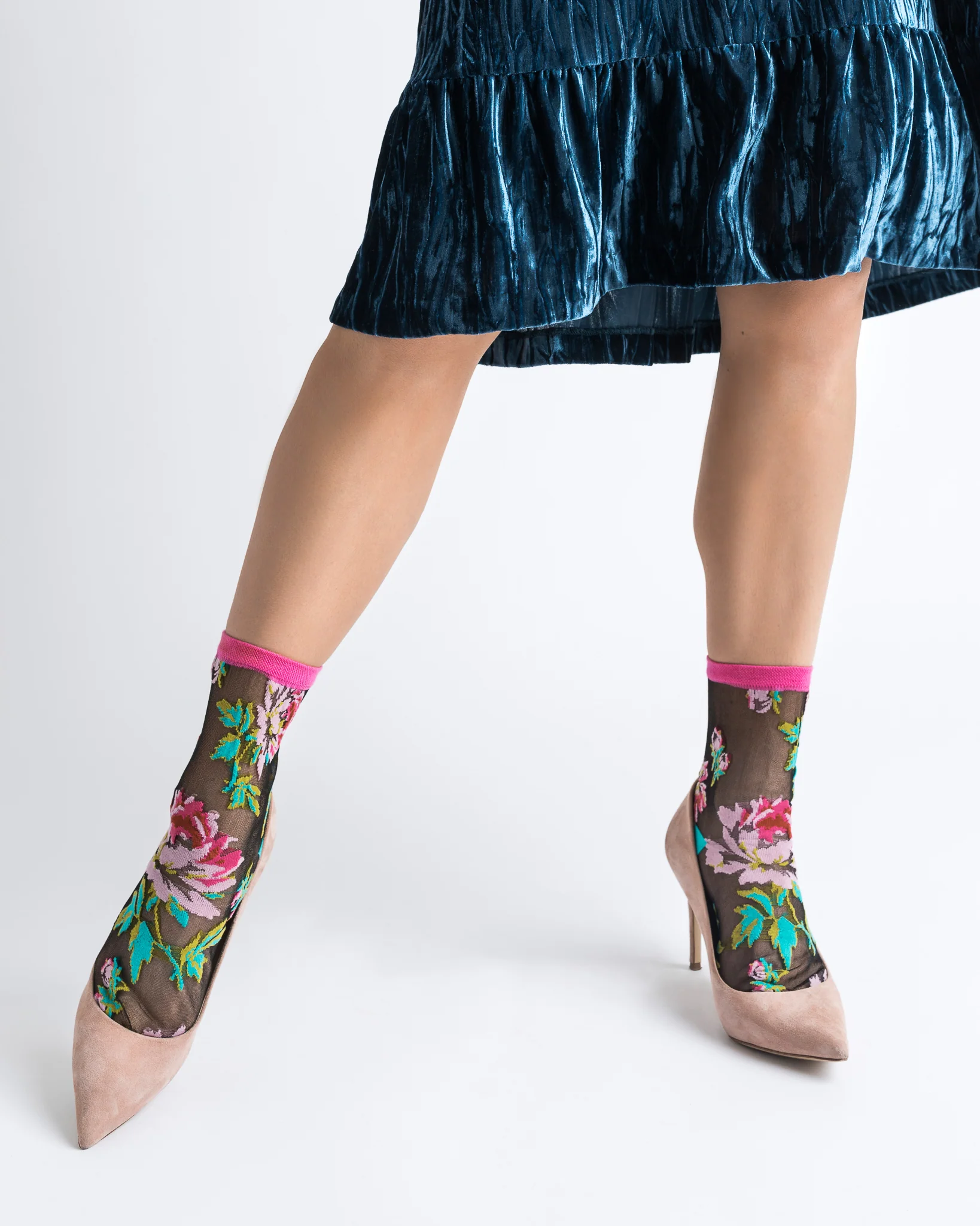 English Rose Black Sheer Crew Sock - Image 4