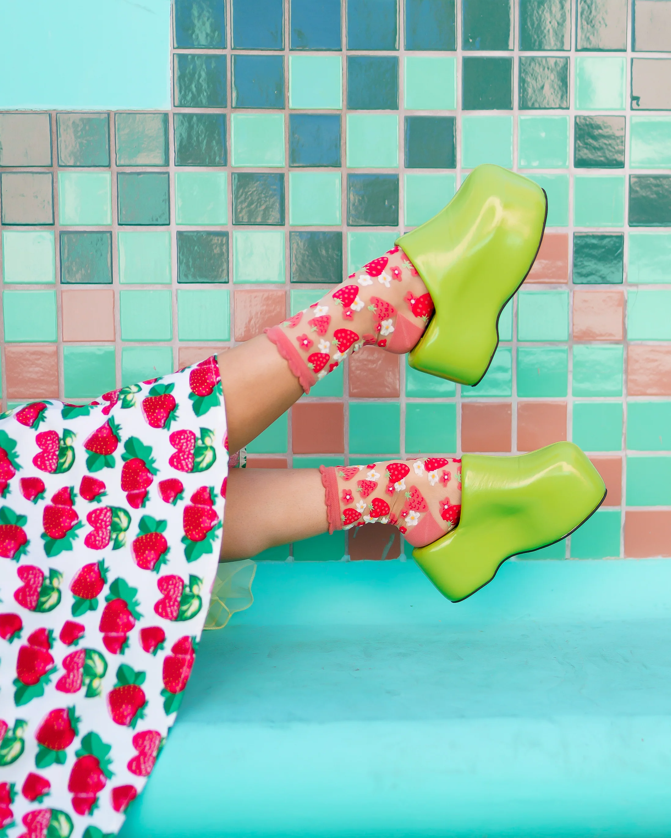 Strawberry Daisy Ruffle Sheer Crew Sock - Image 7