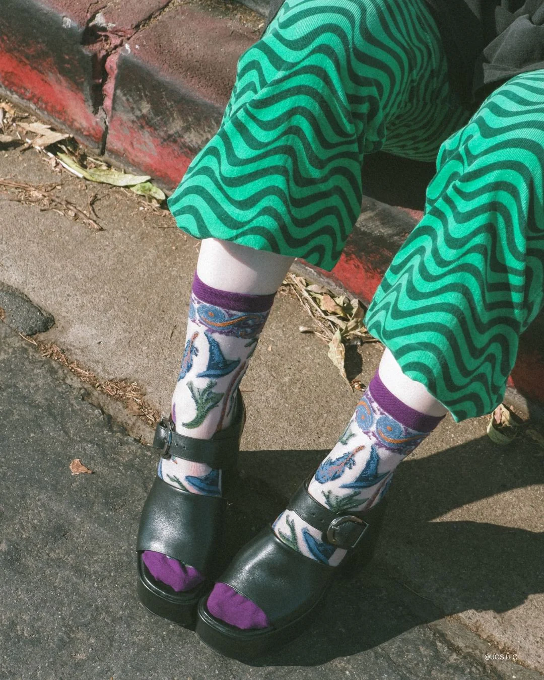 Wicked Elphaba's Power Shimmer Sheer Crew Sock - Image 8